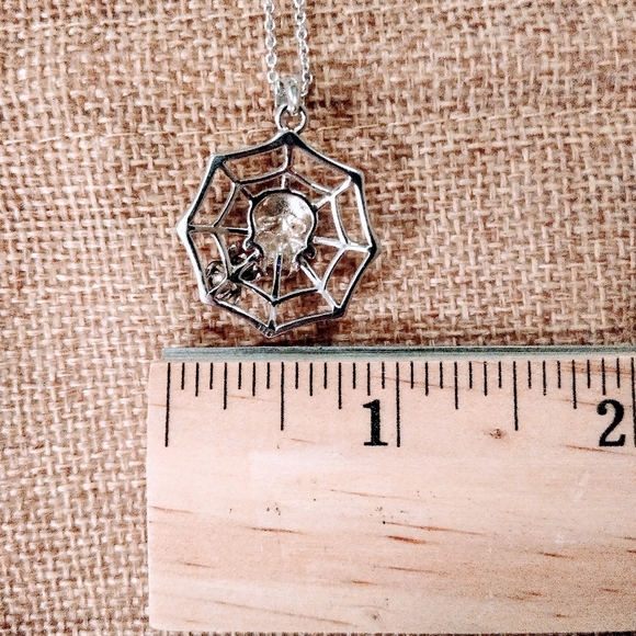 Spiderweb Pirate Skull Pendant - Picture 6 of 11